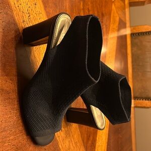 Navy Blue size 8  open toe fabric bootie